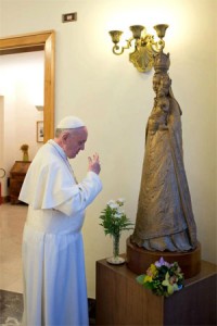 Pope-Francis-Our-Lady-Statu