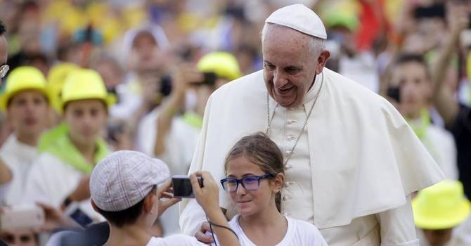 In an audience with 9000 altar servers Pope asks them to “be missionaries”