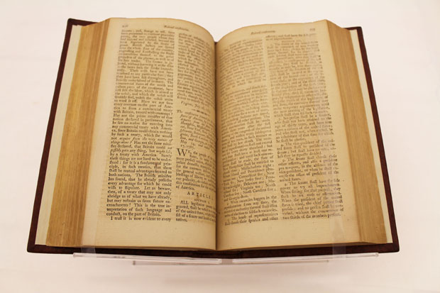 Một văn bản thời đầu của Hiến pháp Hoa Kỳ, bảo đảm tự do tôn giáo trong bản Bổ sung thứ nhất.