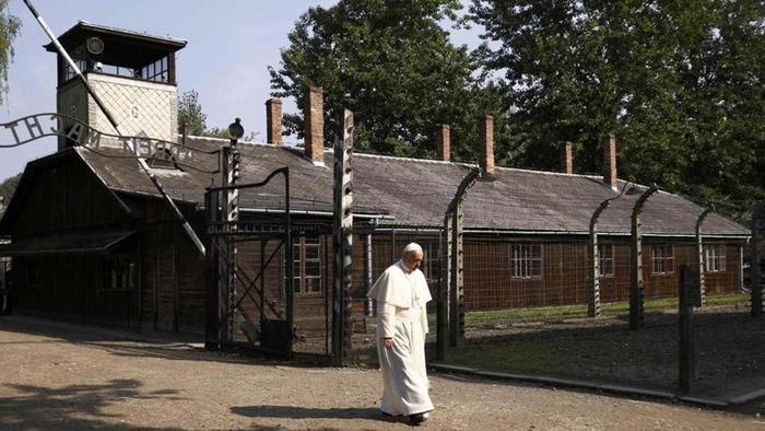 Francis’ silence for the victims of the Holocaust